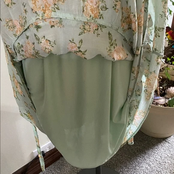 Mine Floral Midi Dress in Soft Green and Cream size small - Picture 6 of 11